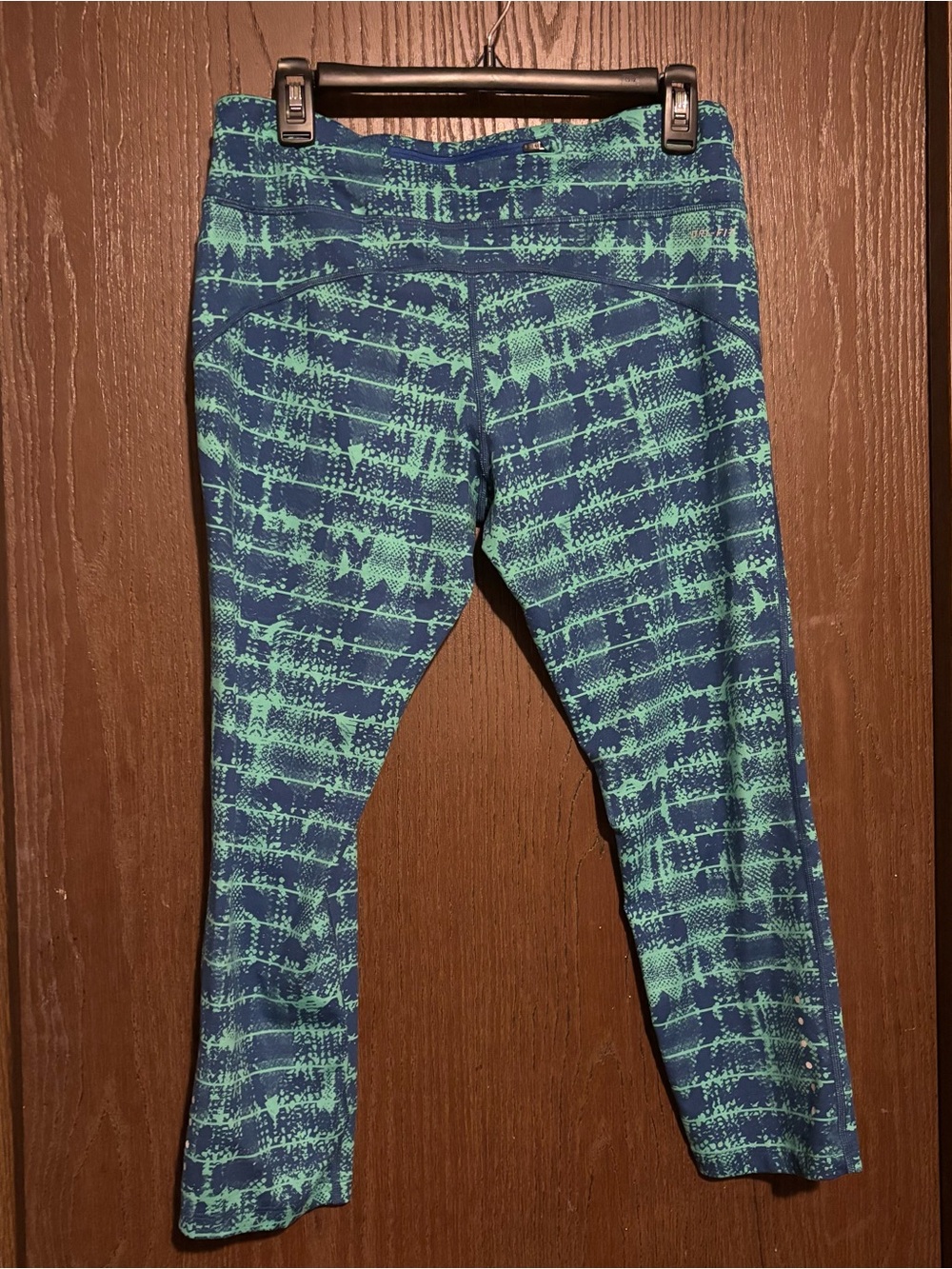 Nike Women’s Capri Blue and Teal Patterned Leggings - Picture 4 of 6
